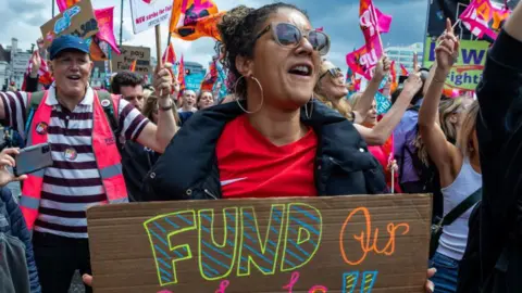 Teachers union sets autumn strike ballot over pay and school funding