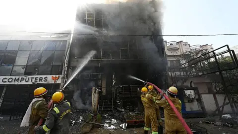 Lucknow fire kills 15, students trapped in unsafe building