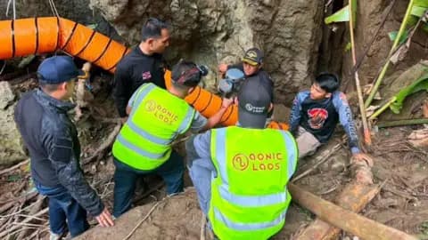 Thai cave rescuers join effort to free trapped Laos villagers