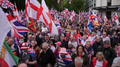 31 arrested as rival marches clash in central London protests