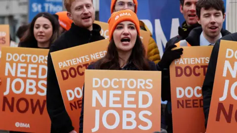 Starmer Gives Doctors 48 Hours to Cancel Strike or Lose NHS Jobs Package