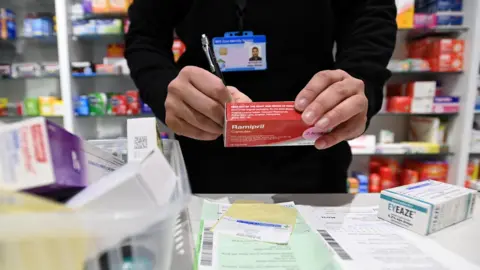 NHS gives pharmacists power to prescribe for five more conditions