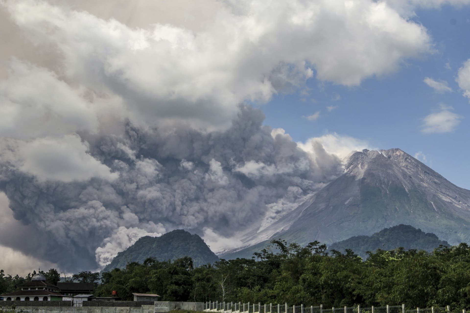 Mount Merapi Spews Multiple Hot Ash Clouds, Threatens Yogyakarta Region