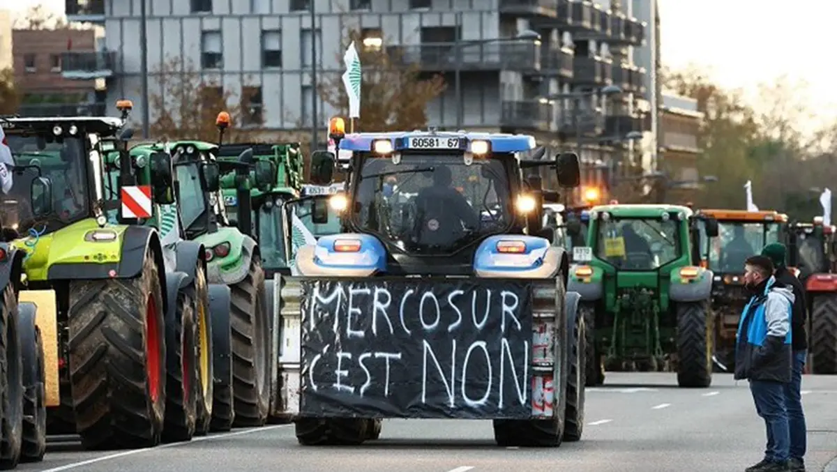 350 French Tractors Muster in Paris to Protest EU-Mercosur Pact