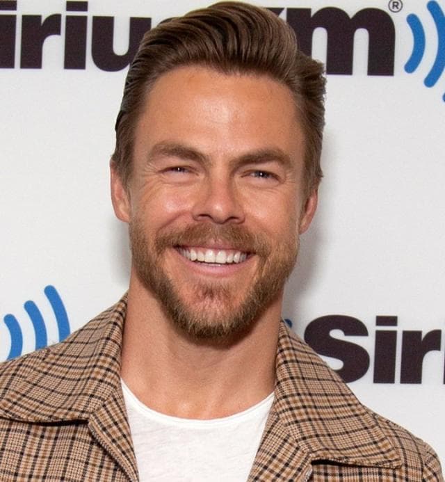 Derek Hough and Barilla Offer 8-10 Minute Workouts While Pasta Cooks