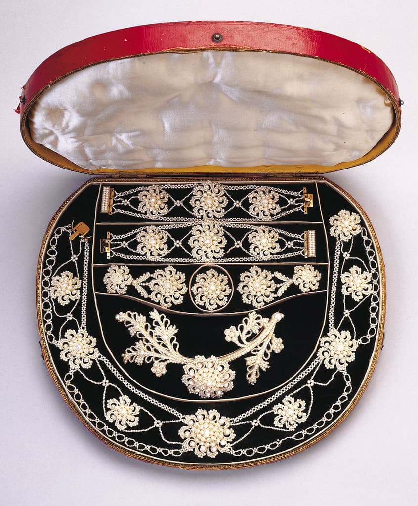 Victorian seed-pearl parures reveal modular elegance and hidden craftsmanship
