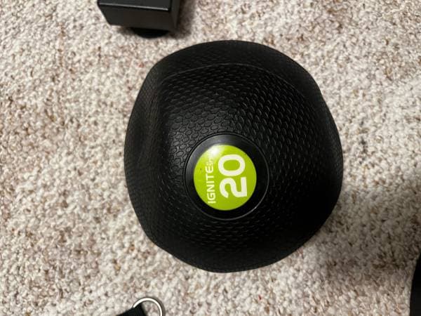 Brooklyn Center seller lists slam ball home-gym bundle for local pickup