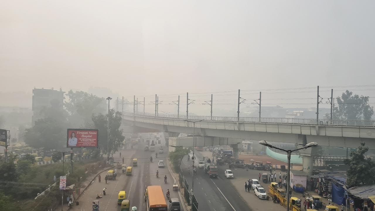 Delhi choked by toxic haze as AQI readings spike and schools shift online