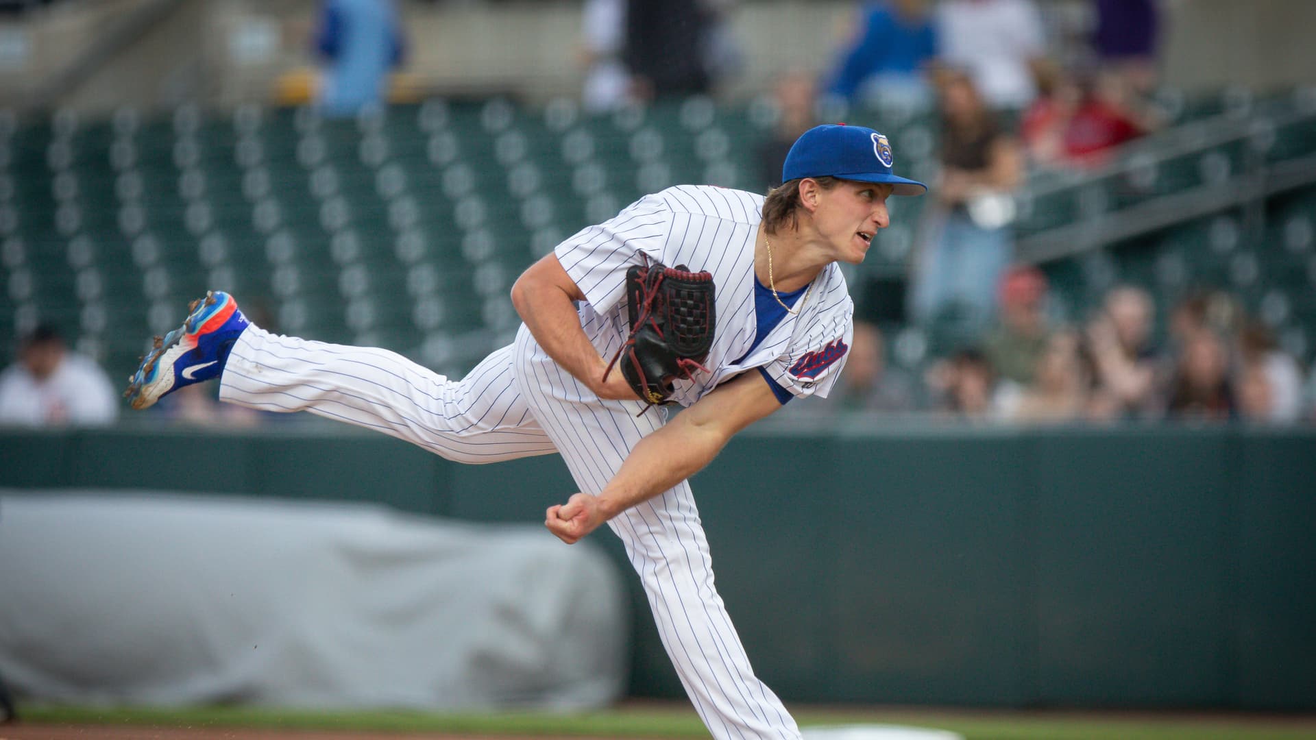 Redbirds score five in first, top Cubs 8-4 to stay first