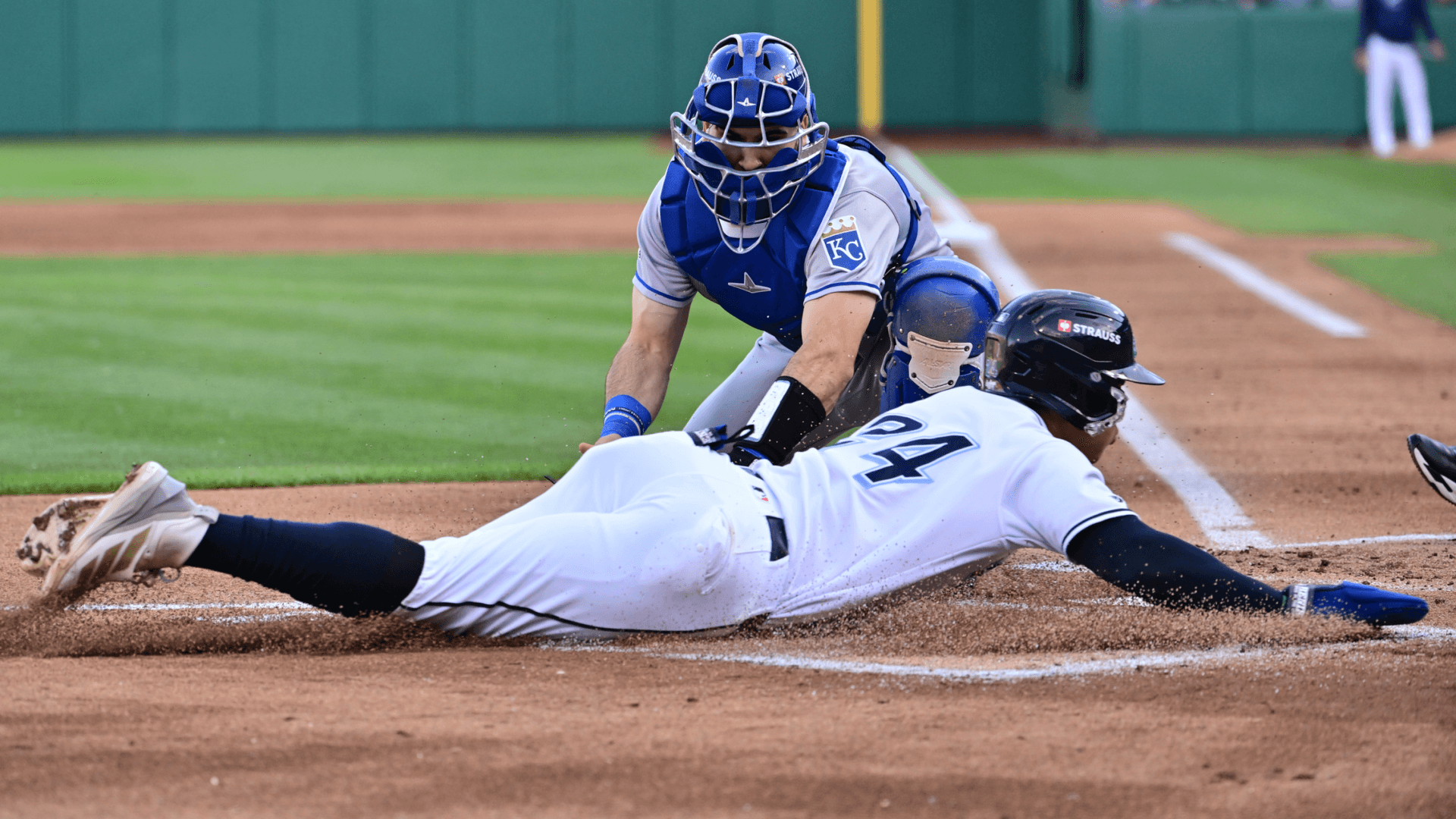 Columbus streak ends as Omaha holds off late Clippers rally
