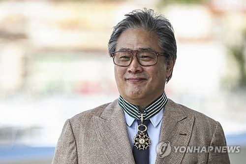 Park Chan-wook receives France’s top arts honor at Cannes