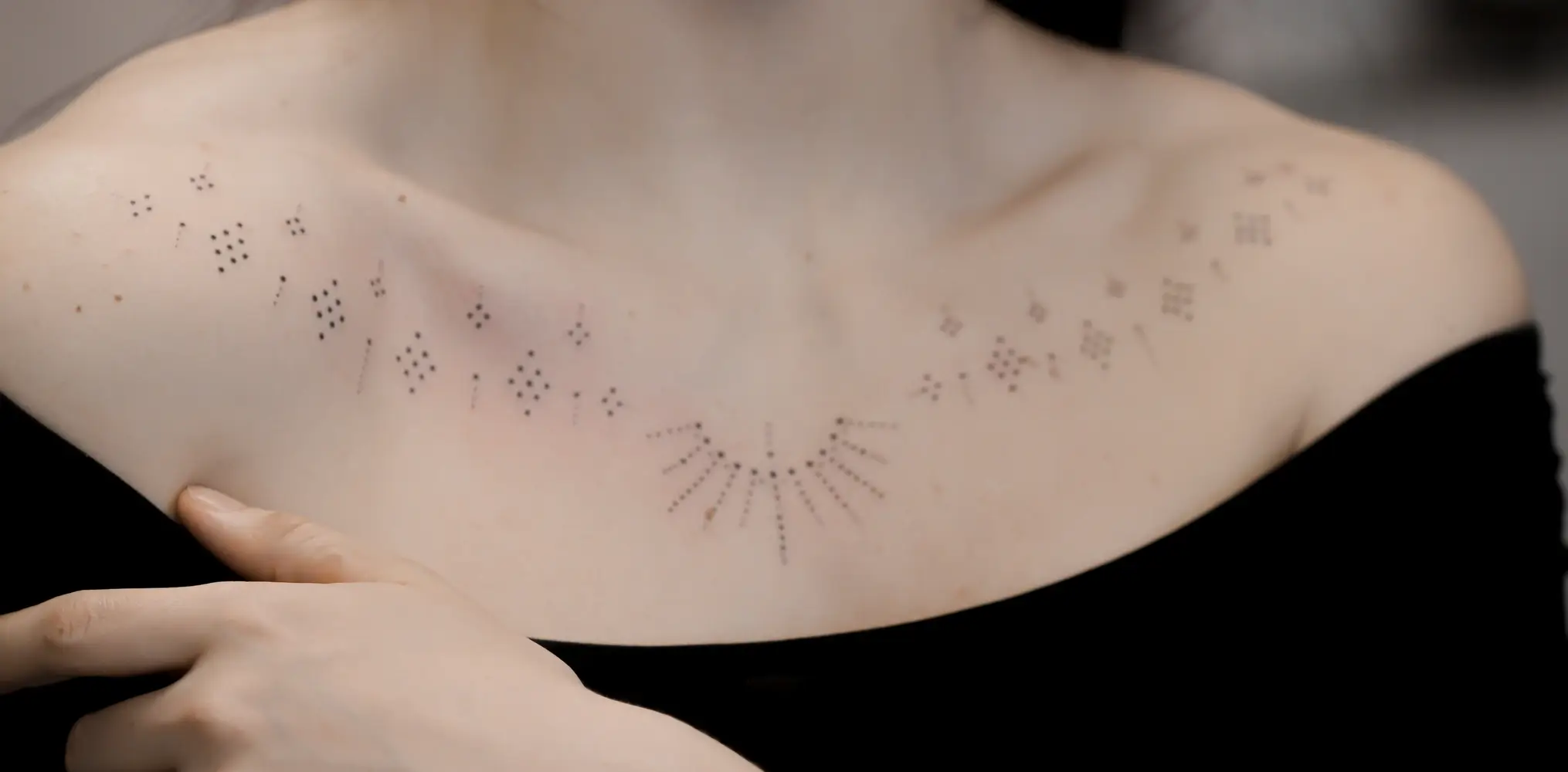 Julia Gillian Sakina turns fine lines into body-conscious geometric jewelry