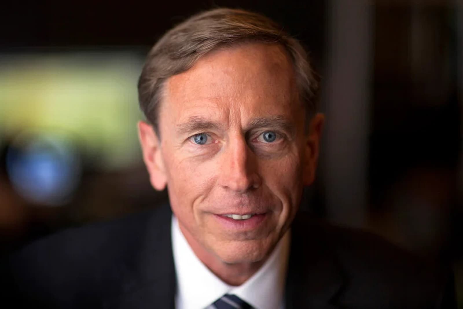 Petraeus Praises Ukraine at Kyiv Forum, Says It Has Redefined Modern Warfare