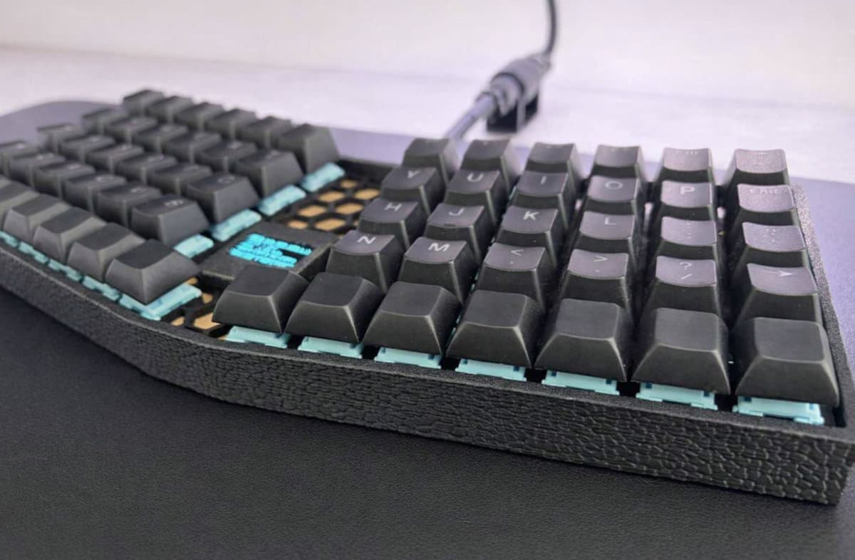 MMOrtho turns a split ortholinear keyboard into a smart desk ecosystem