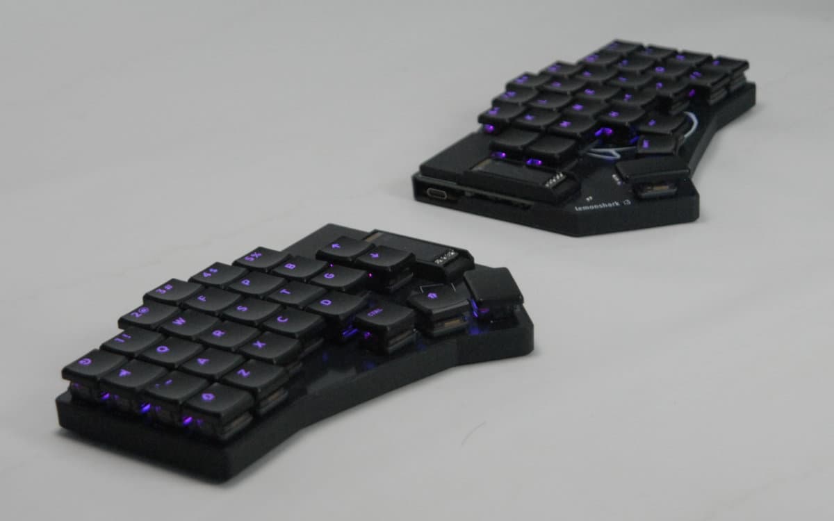First-time builder creates wireless split keyboard with long-lasting batteries
