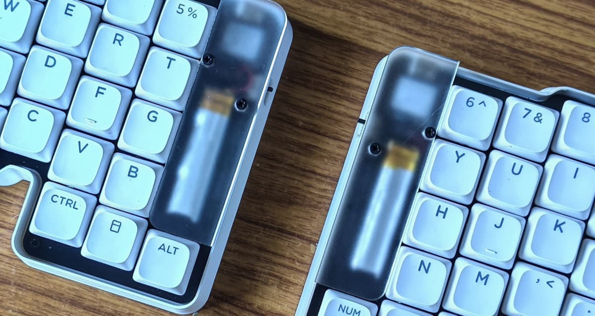 Pling! pairs wireless ZMK support with a soldered low-profile split design