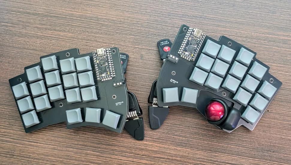 Dan Bowles builds Klorball35 split keyboard with integrated trackball