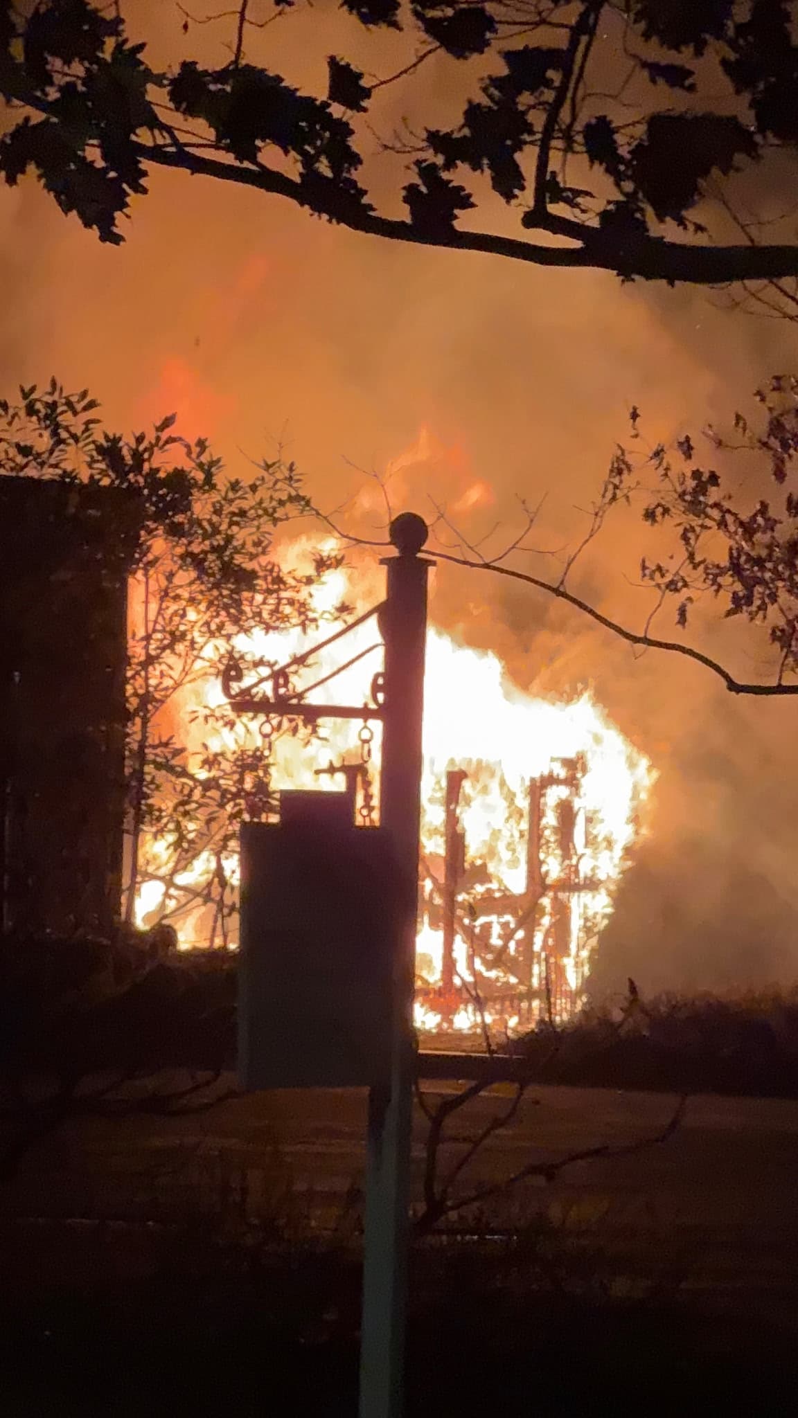 Fire in Harriman home leaves 10 homeless, Red Cross steps in