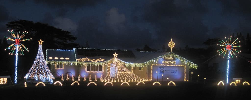 Punalights Draws Hundreds to Keaʻau Holiday Light Display