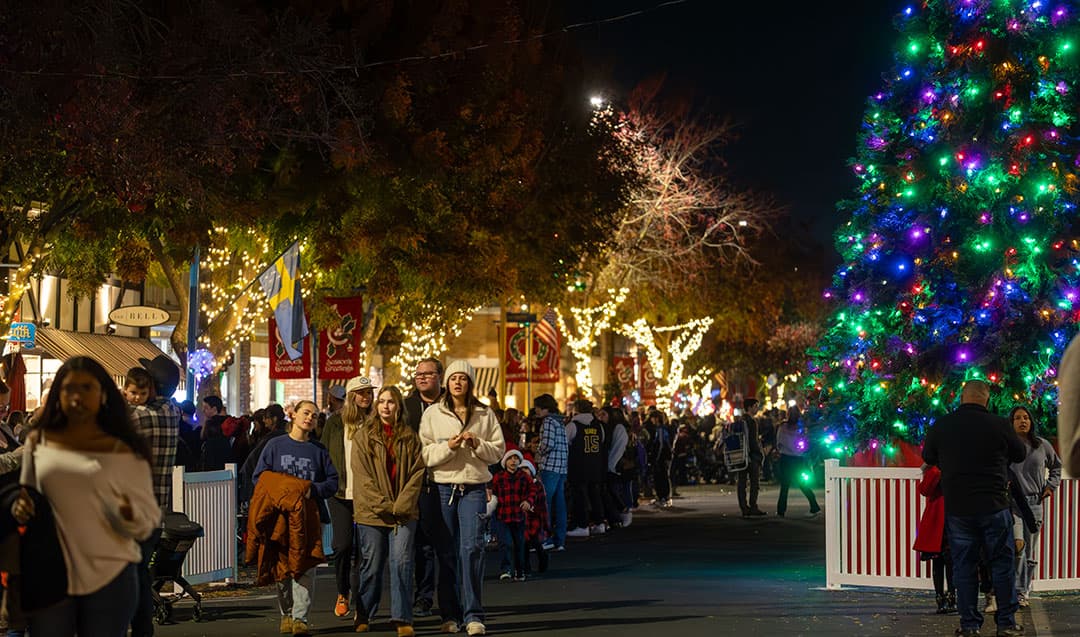 Kingsburg Lights Up Downtown, Julgransfest Revives Swedish Holiday Traditions