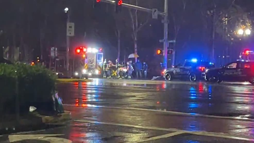 Two Cars Crash into Pole, Pedestrian Hurt on Franklin Boulevard