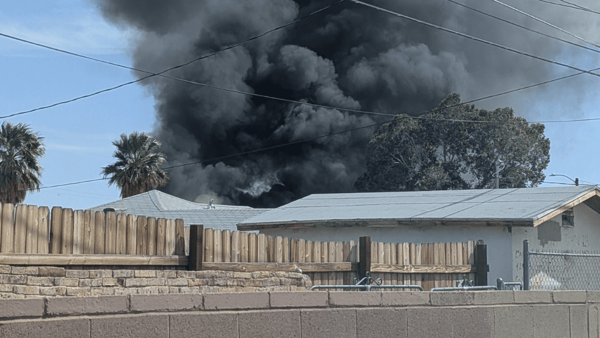 House catches fire in Yuma near 4th Avenue, firefighters respond
