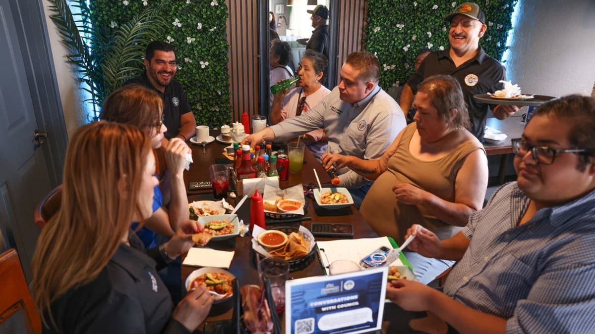 San Luis residents meet council members at neighborhood forum