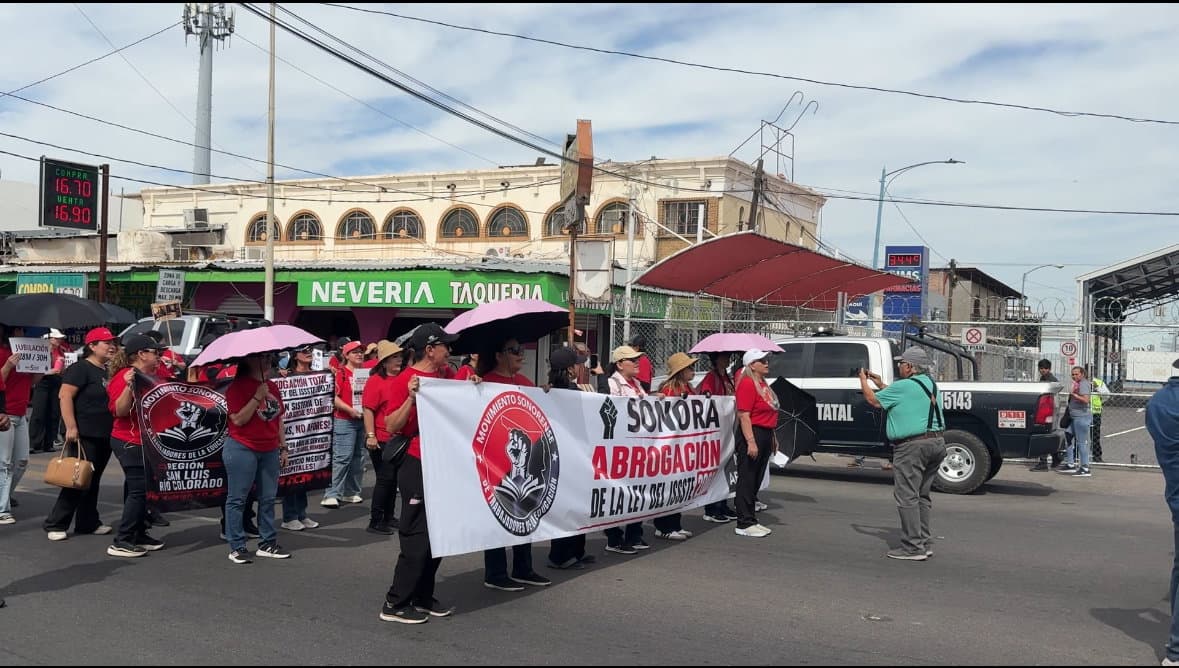 Teacher protest in San Luis briefly closes border crossing near Yuma