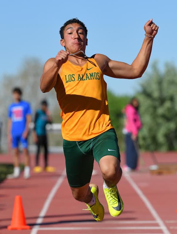 Hilltoppers sharpen form at Albuquerque meet, eyeing district and state run