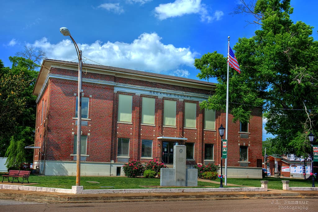 Decaturville square marks Decatur County's 1845 courthouse origins