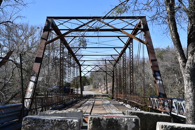 Gatesville Closes Historic 1904 Leon River Bridge to Public