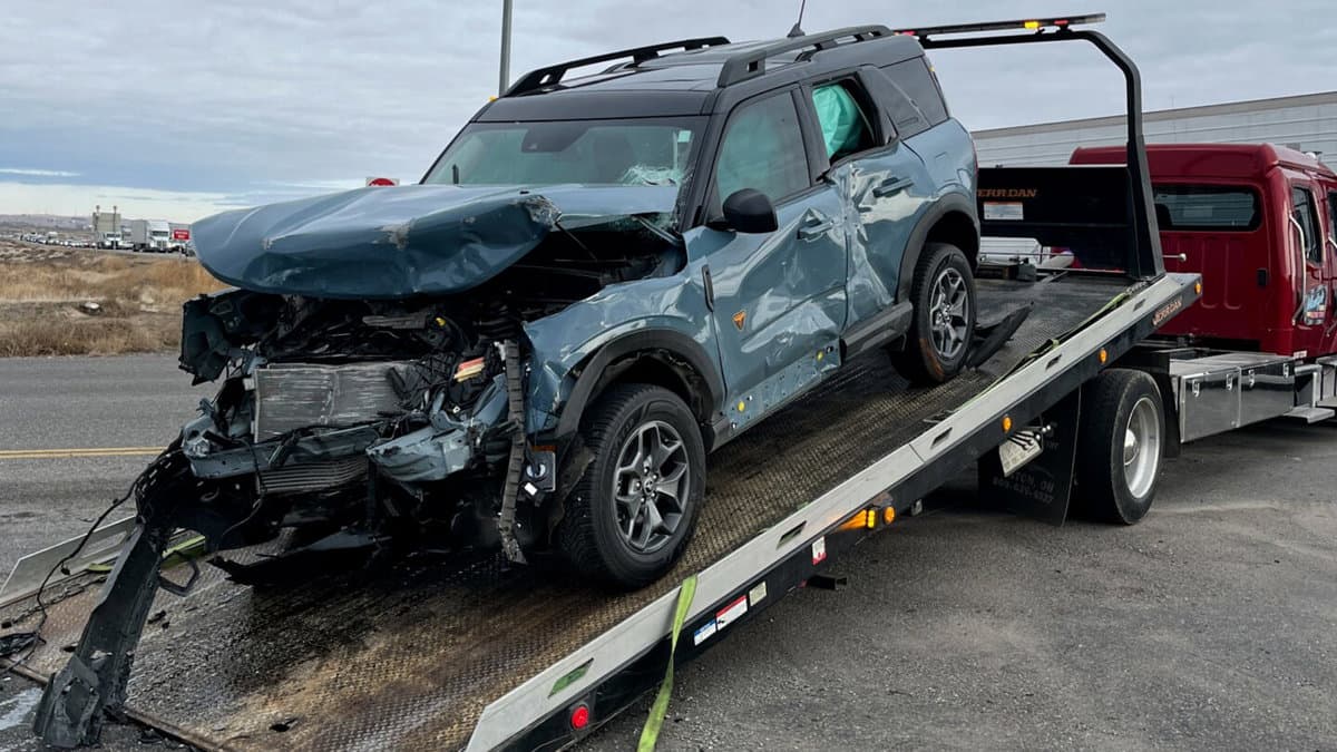 Two-vehicle crash in Gilbert sends woman to hospital with minor injuries