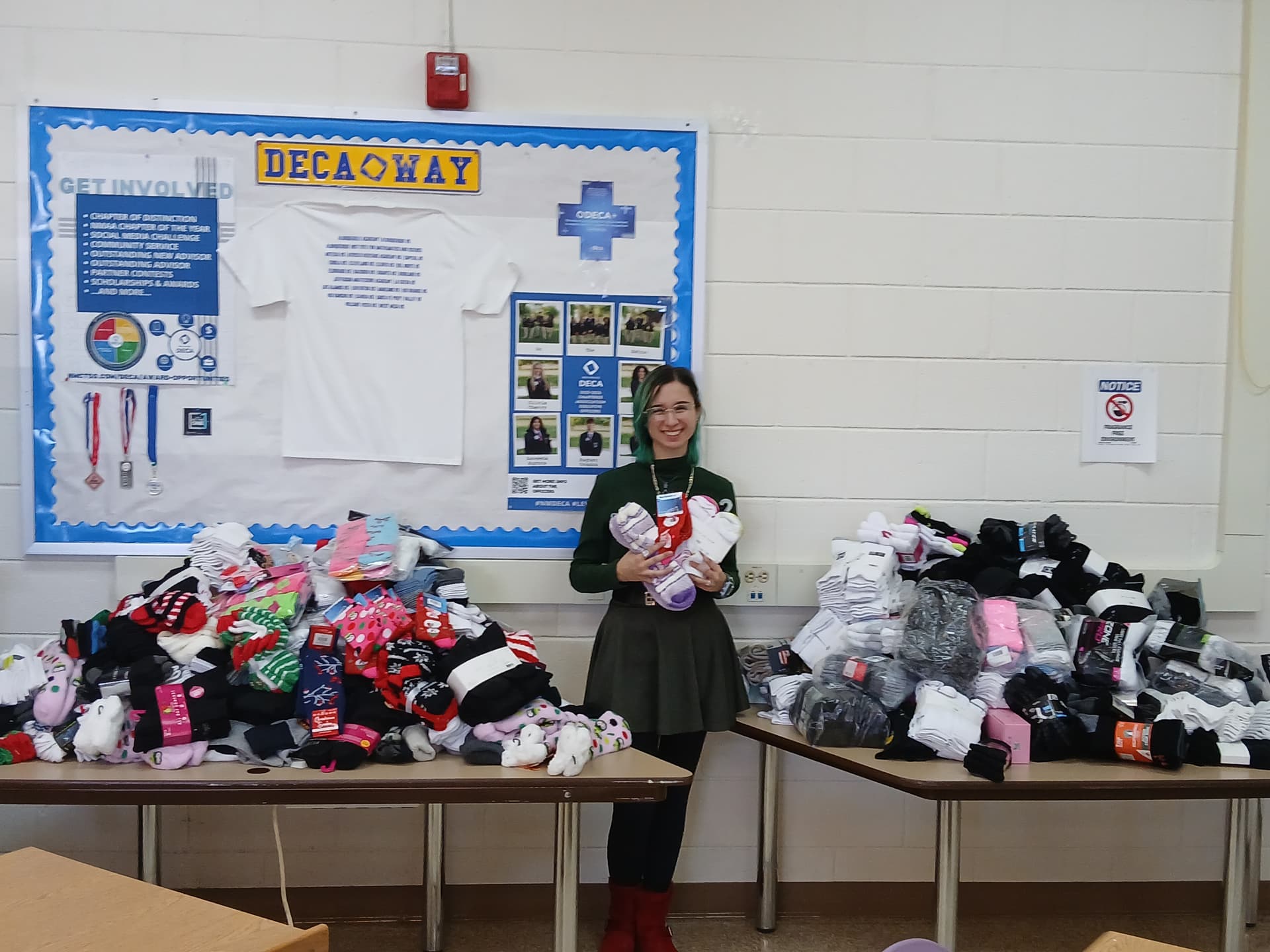 Los Alamos Students Collect 1,238 Pairs of Socks for Shelters
