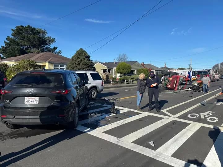 Three Vehicle Crash in Eureka Sends One Person to Hospital