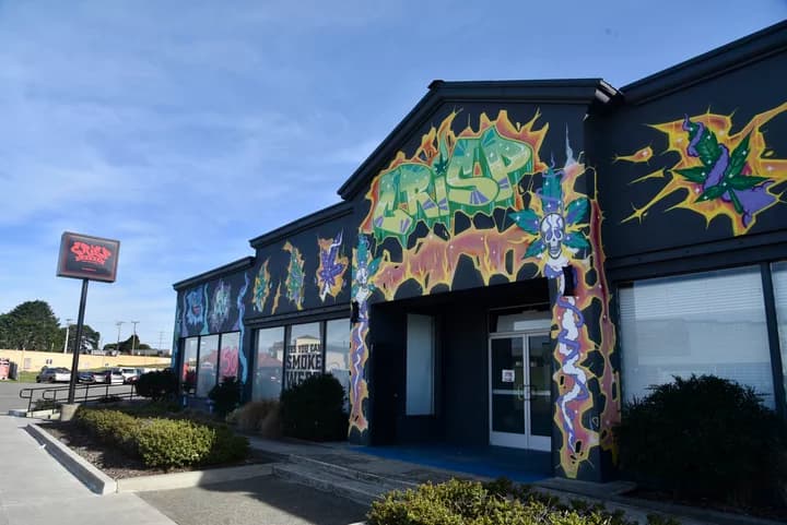 Popular Eureka cannabis lounge to close smoking area, liquidate inventory this year