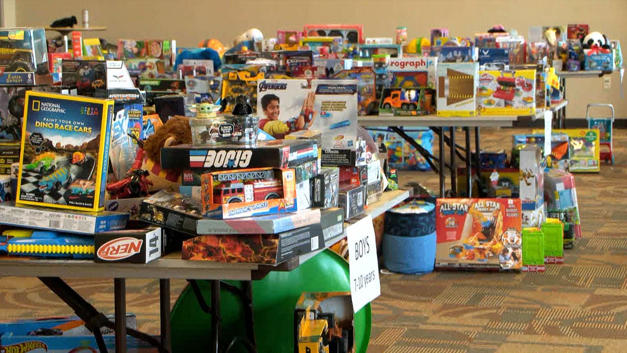 United Way program delivers holiday gifts to over 500 families