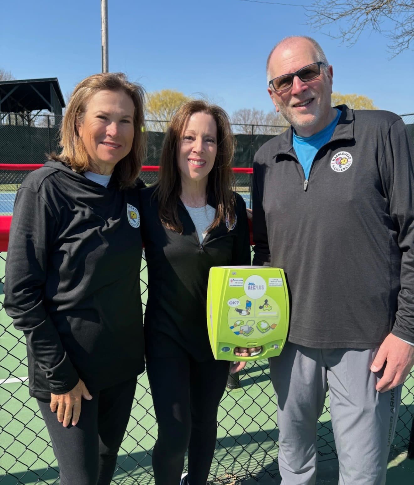 Marblehead Pickleball donates AED to Seaside Park courts for safety