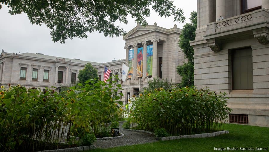 Museum of Fine Arts contract ends, 83 food workers face layoffs
