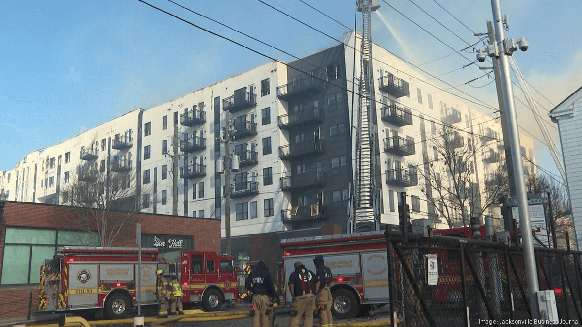 Downtown Jacksonville apartment building heavily damaged by fire