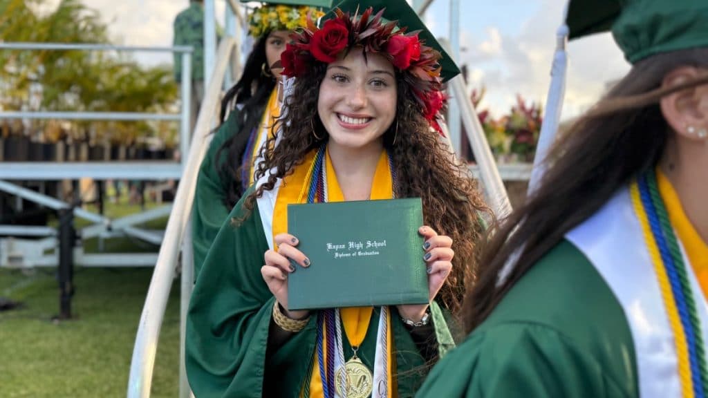 Kapaa High graduates 275 seniors, including 39 valedictorians