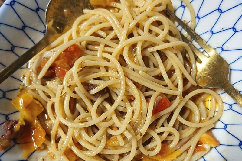 Pinoy Garlic, Kamatis and Anchovies Pasta Made Simple