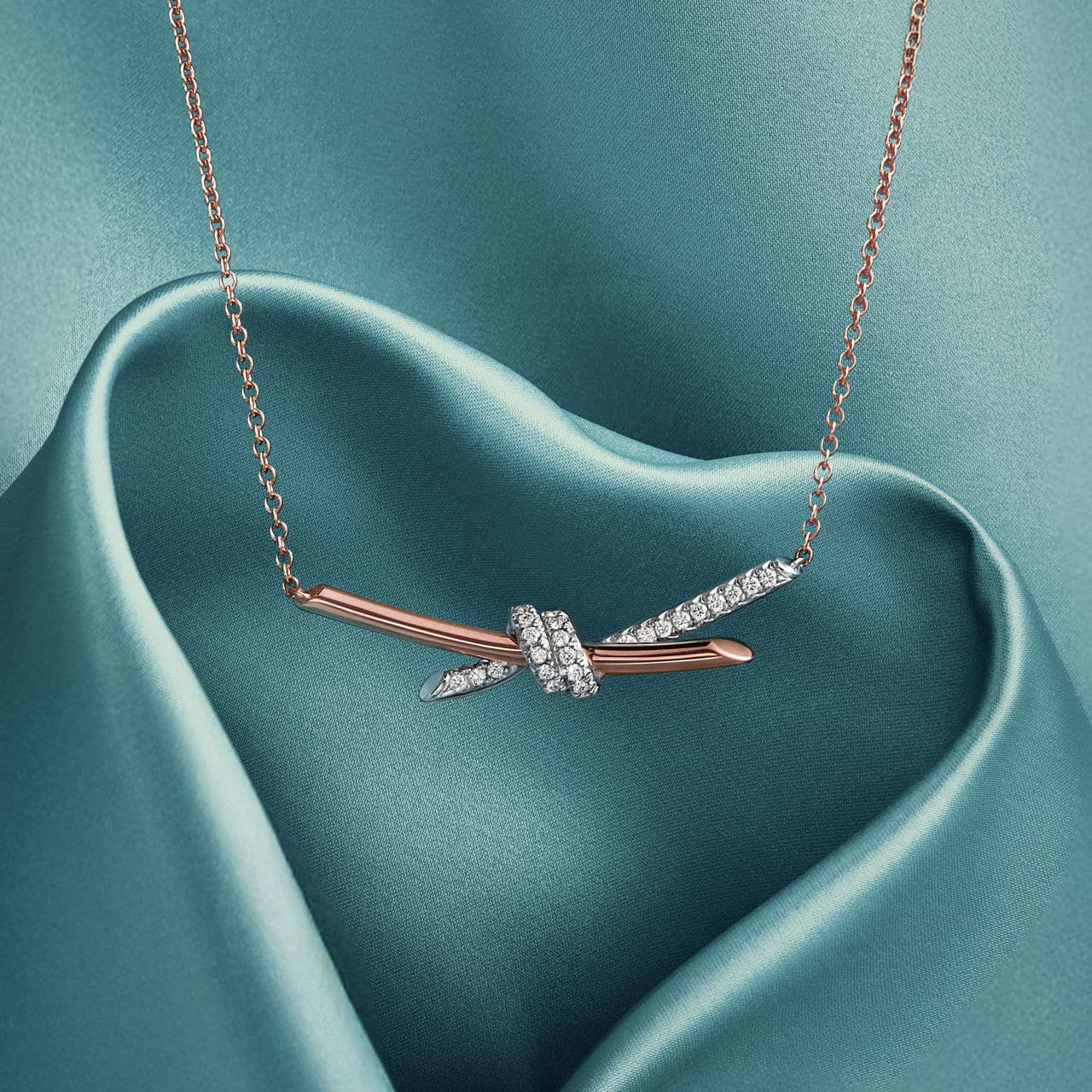 L'Officiel spotlights luxury jewelry gifts for Valentine's Day shoppers