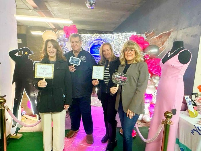 Temple Sinai prom formalwear event helps Orange County students save money