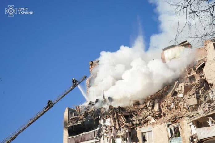 Renewed Russian strikes hit Ukraine, complicating fragile Miami diplomatic push