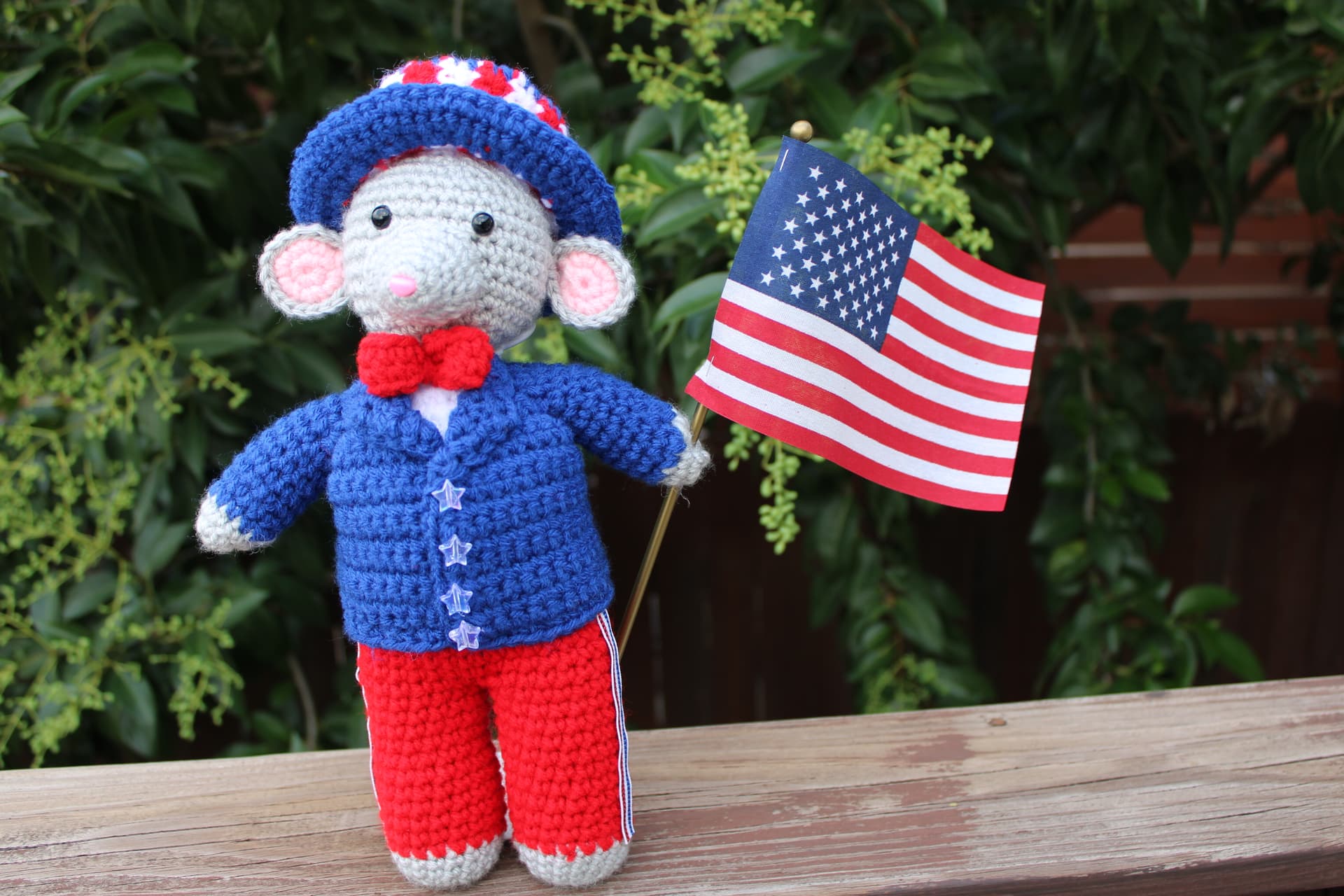Patriotic mouse crochet pattern celebrates America’s 250th anniversary