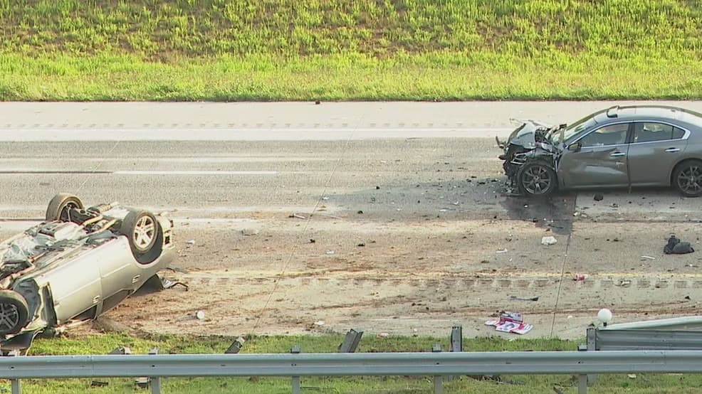 Injury crash briefly closes I-840 East exit to Yanceyville Street in Greensboro