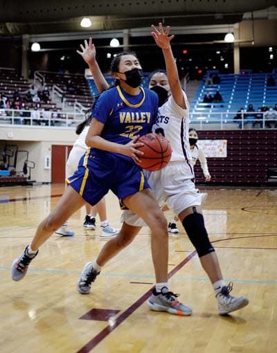 Valley Sanders Lady Pirates edge out Piñon 49-44 after wild momentum swings
