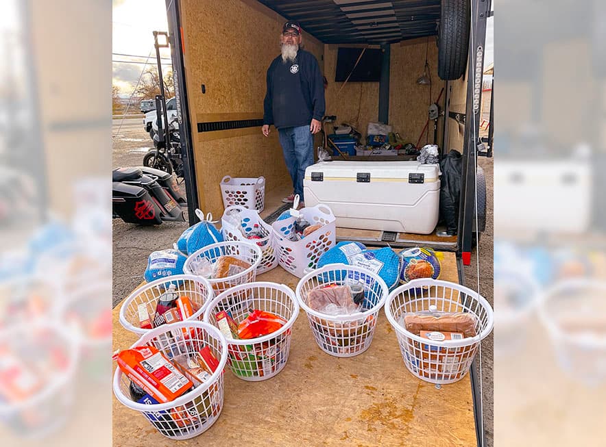 Motorcyclists Deliver 51 Turkey Baskets to Remote Apache County Families