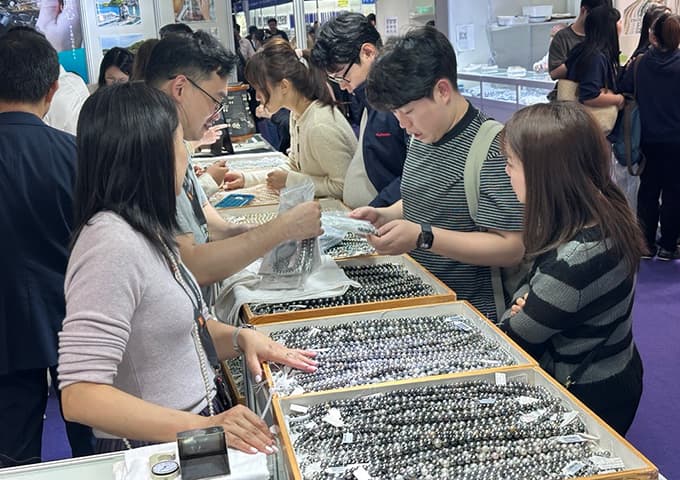 Pearl trade holds steady amid economic, geopolitical uncertainty at Hong Kong show