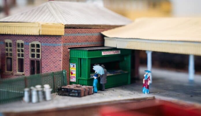 Gloucester Station unveils model railway diorama spanning 140 years